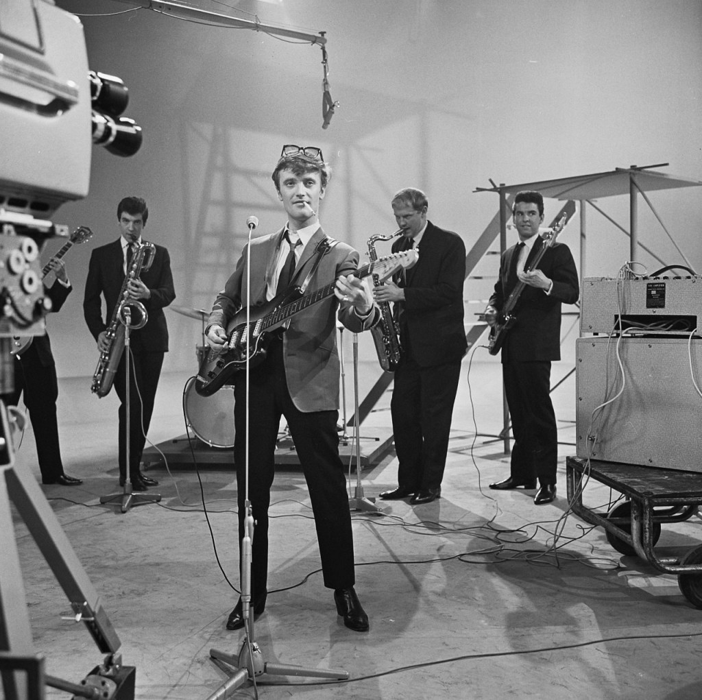 This image has an empty alt attribute; its file name is jet-and-jatblacks-dutch-tv.jpg